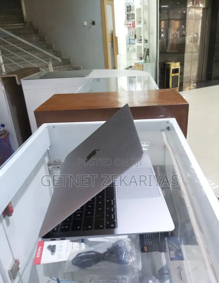 New Laptop Apple MacBook Air 2020 M1 8GB Apple M1 SSD 256GB