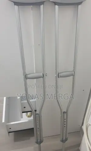 Crutches +ክራንች;Crutches:Crunche=Crunches$Crutches*Crutches