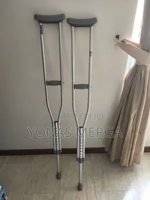 የብብት ክራንች:Crunche=Crutchesacrutches!Crutches⸘Crutches