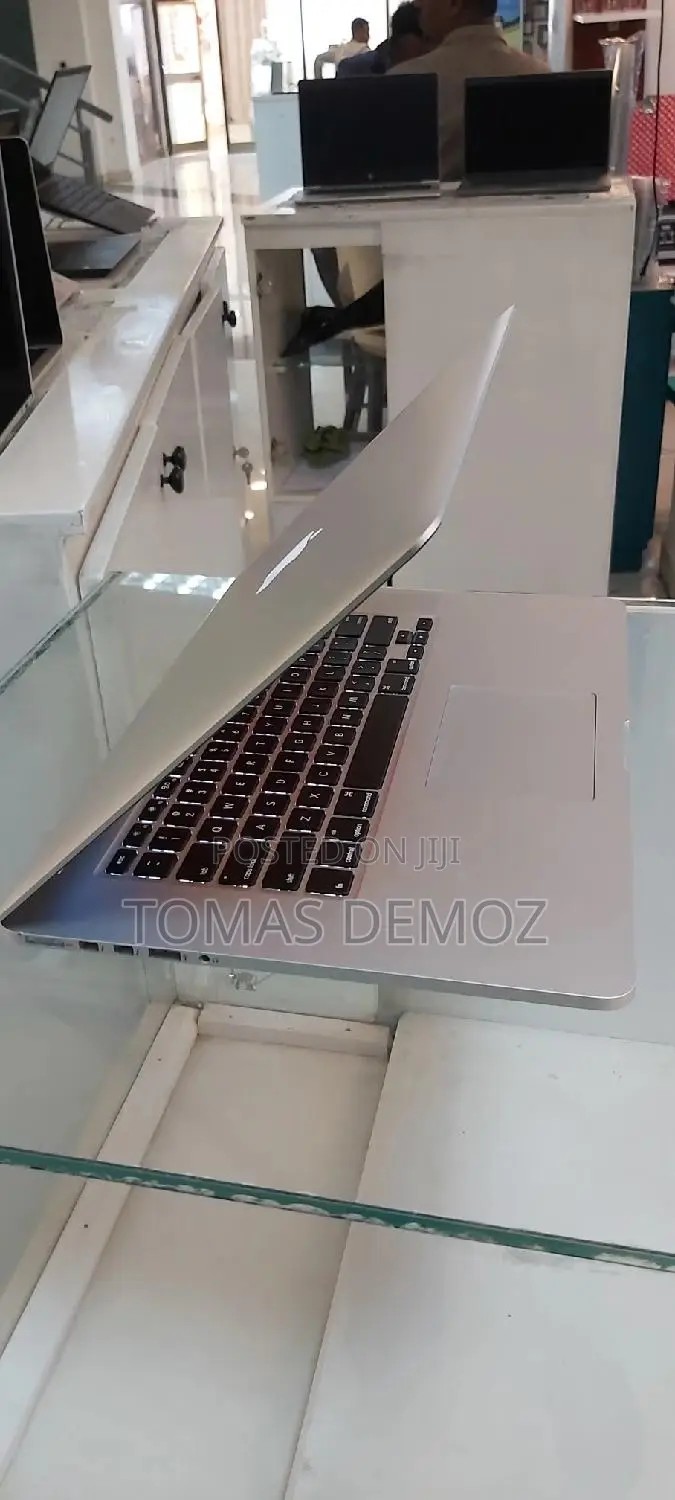 New Laptop Apple MacBook Pro 2015 16GB Intel Core I7 SSD 512GB