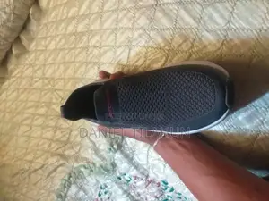 Photo - Skechers Shose