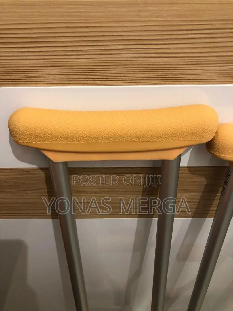 Crutches `ክራንች°Crutches'crunche Crunch,Crutches.Crutches