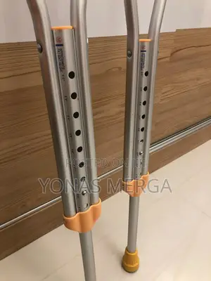 Crutches `ክራንች°Crutches'crunche Crunch,Crutches.Crutches
