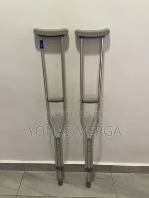 Photo - Crutches `ክራንች°Crutches'crunche Crunch,Crutches.Crutches