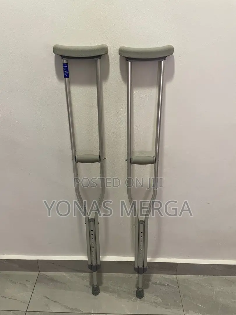 Crutches `ክራንች°Crutches'crunche Crunch,Crutches.Crutches