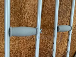 Auxiliary Crutches °Crutches¶ክራንች`Crutches"Crunch:Crutches