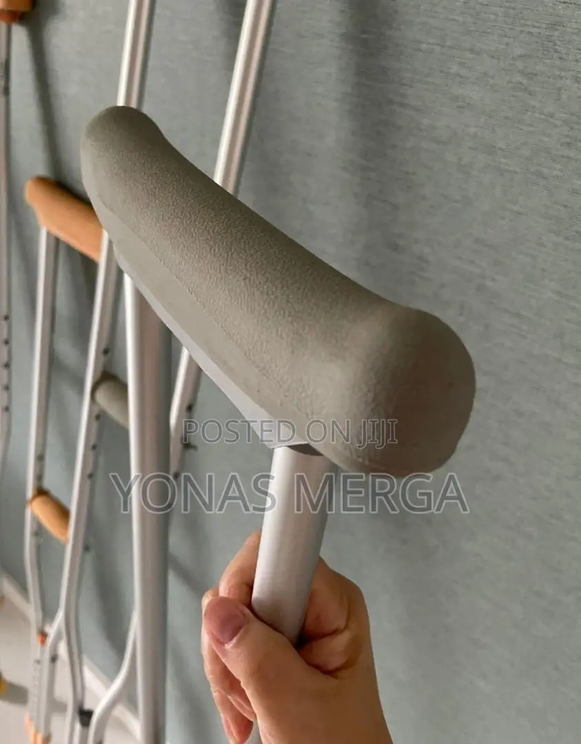 Crutches$Crunch₢ክራንች-Crunche‐Crutches¿Crutches!Crutches