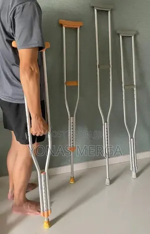 Photo - Crutches$Crunch₢ክራንች-Crunche‐Crutches¿Crutches!Crutches