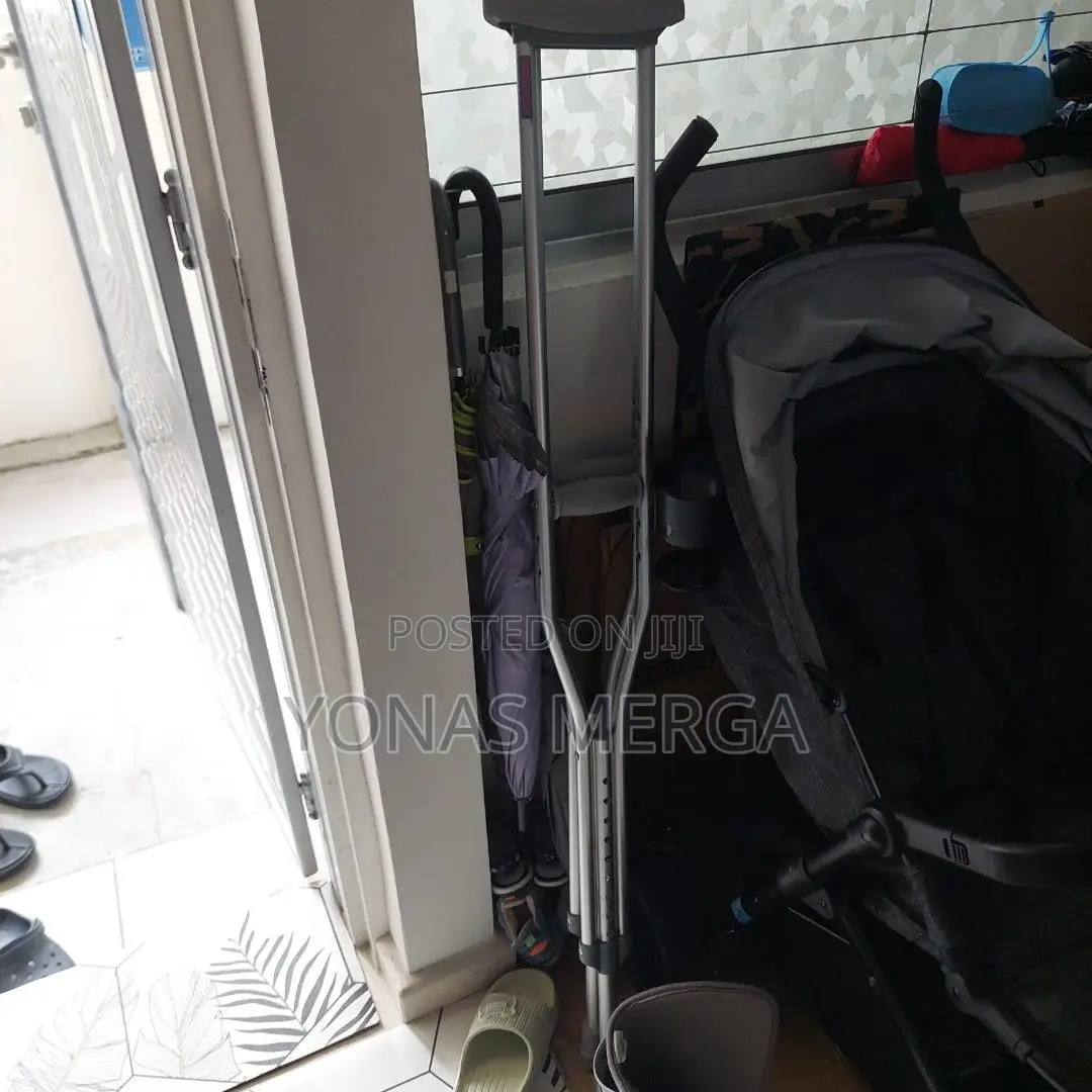 Crutches*ክራንች,Crutches\Crutches=Crunch°Crutches/Crutches