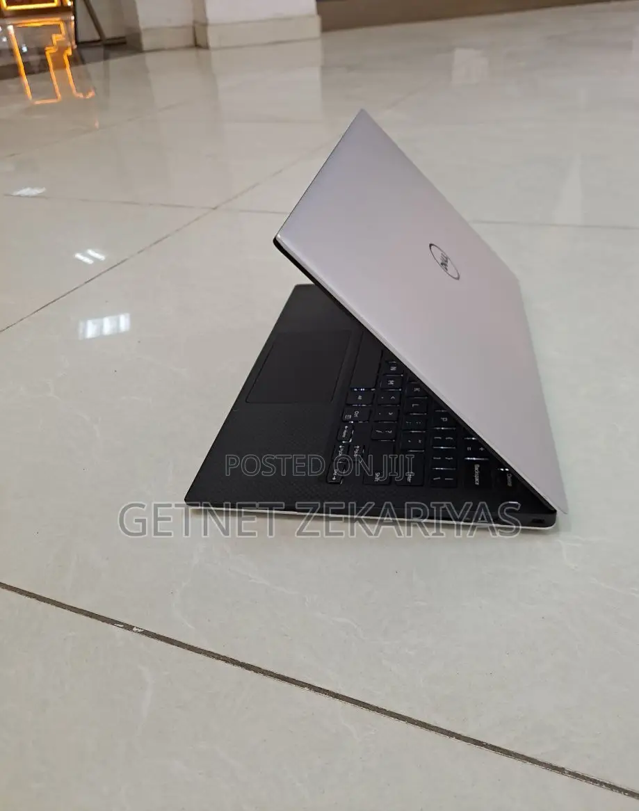 New Laptop Dell XPS 13 8GB Intel Core I7 SSD 512GB