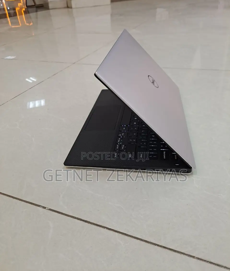 New Laptop Dell XPS 13 8GB Intel Core I7 SSD 512GB
