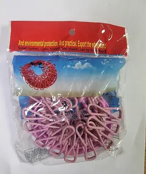 Elastic Laundry Rope With 12 Clothespins