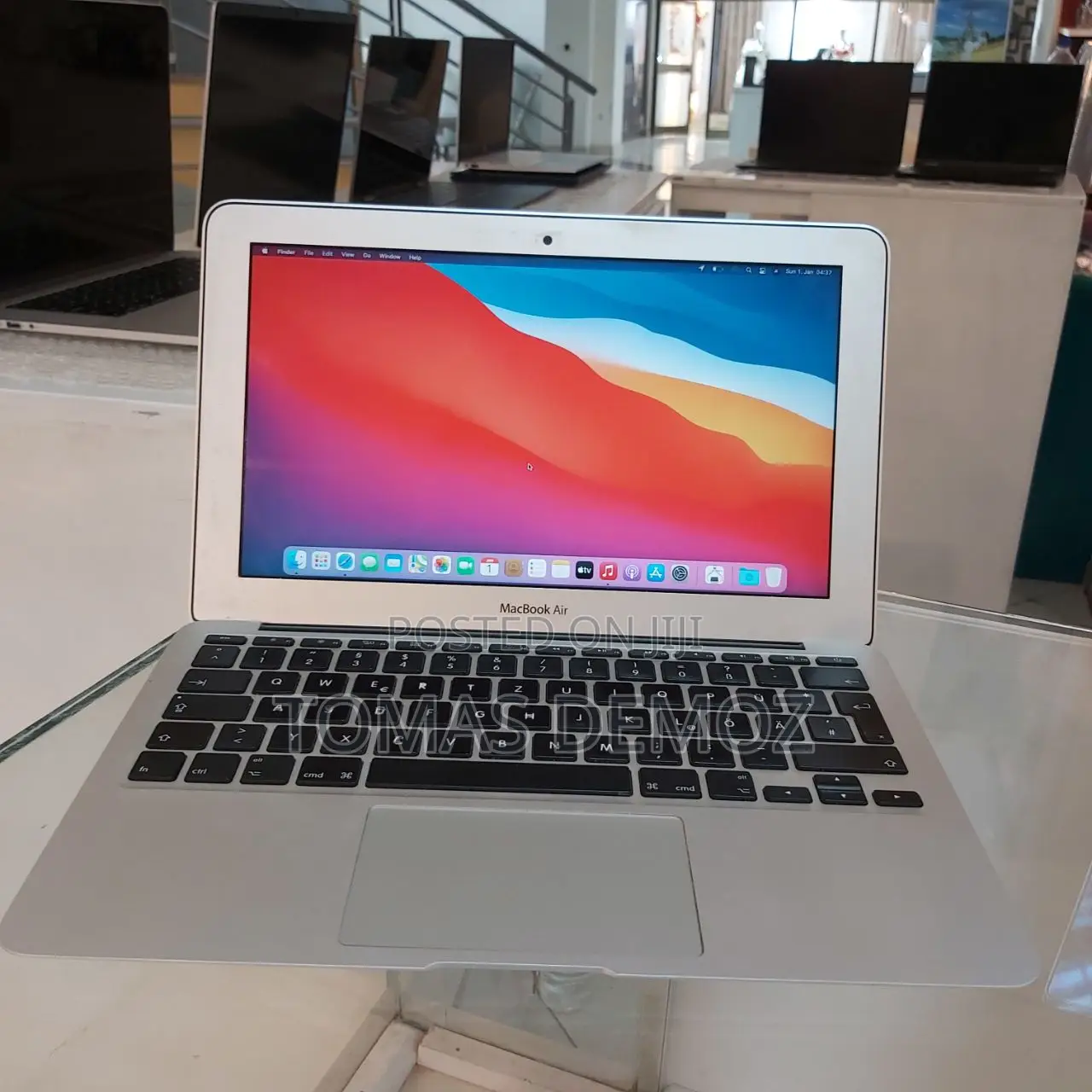 New Laptop Apple MacBook 2013 4GB Intel Core I5 SSD 256GB