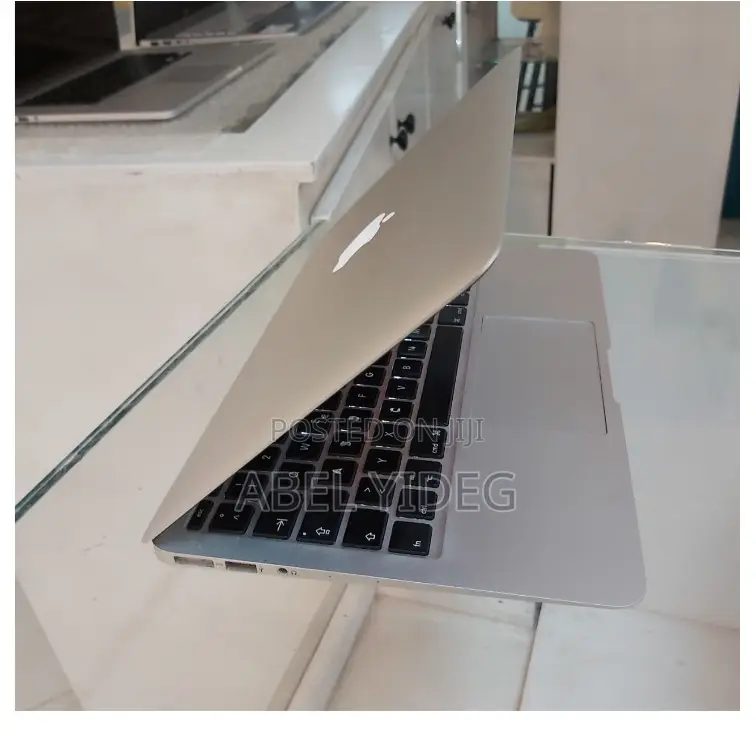 New Laptop Apple MacBook Air 2013 8GB Intel Core I5 SSD 256GB