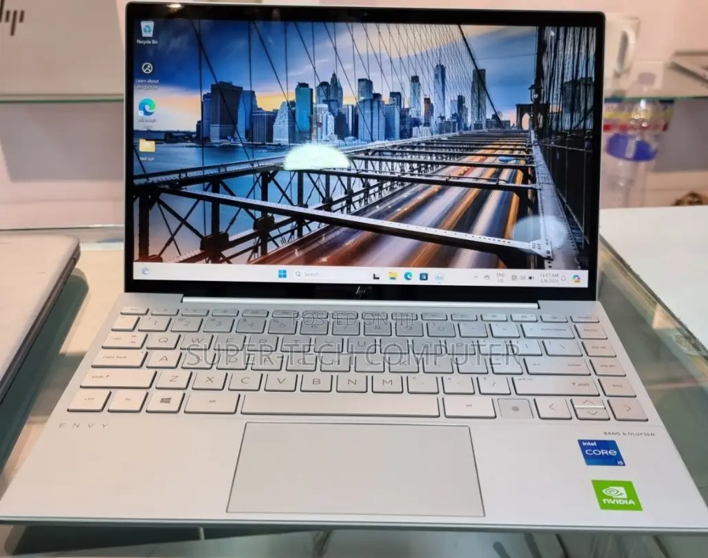 New Laptop HP Envy 15-Ep0xxx 16GB Intel Core I5 SSD 512GB