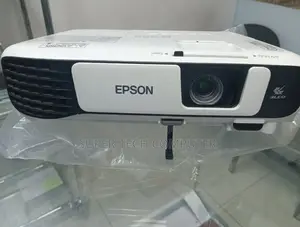 Epson EB-S41 Projector