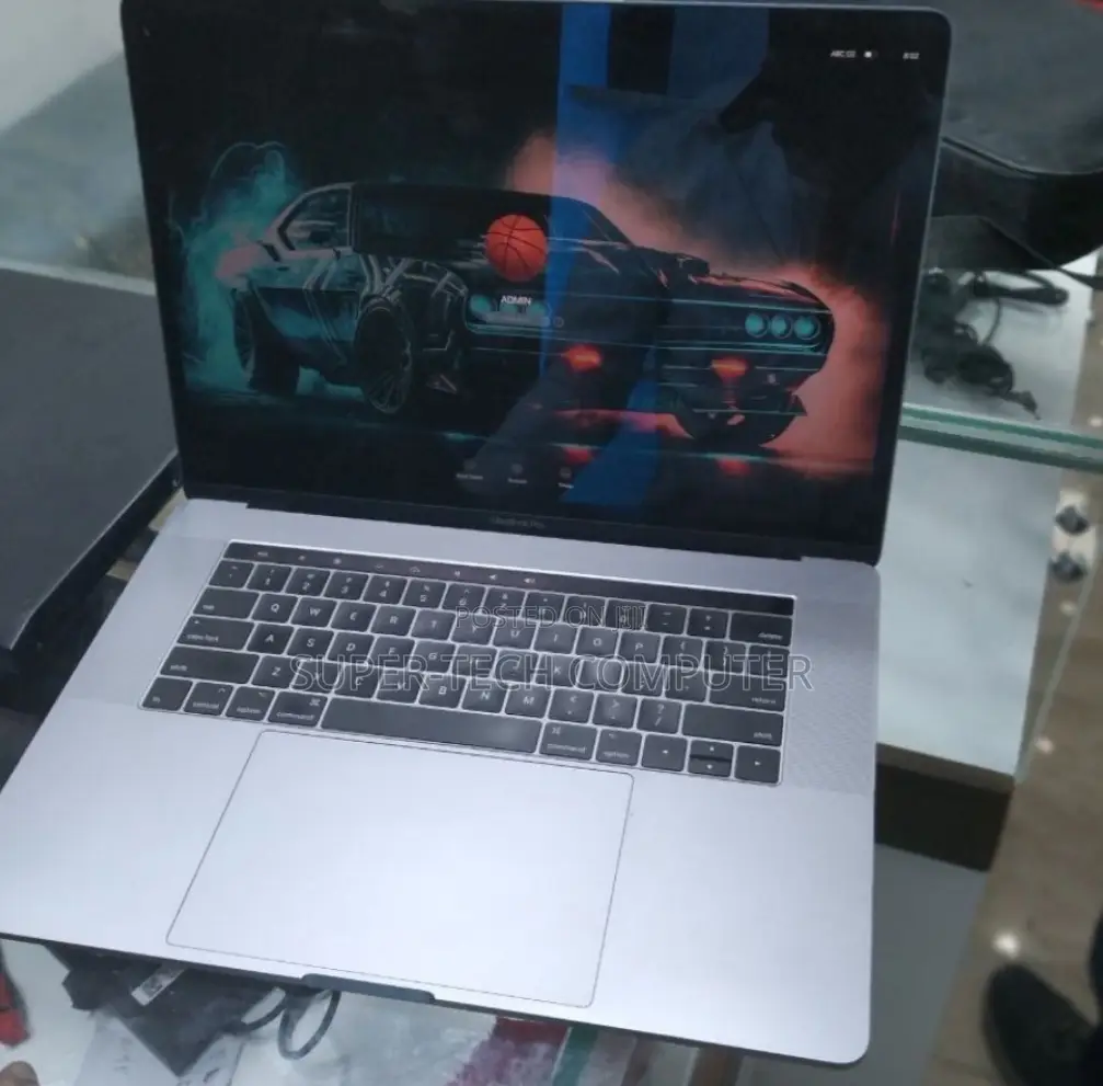New Laptop Apple MacBook Pro 2017 16GB Intel Core I7 SSD 512GB