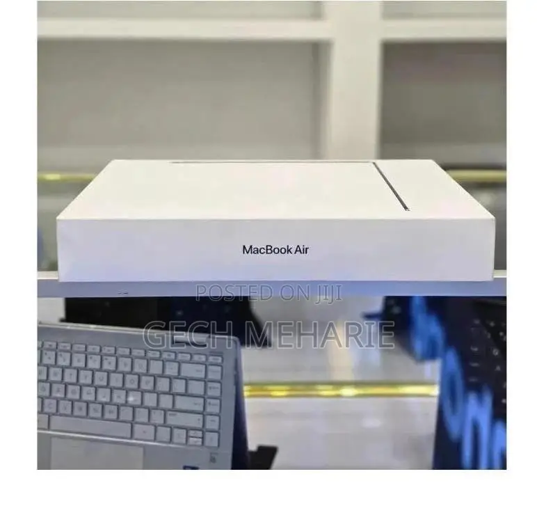 New Laptop Apple MacBook Pro 2022 M2 8GB Apple M3 SSD 512GB