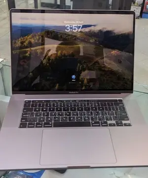 Photo - New Laptop Apple MacBook Pro 2019 32GB Intel Core I7 SSD 1T