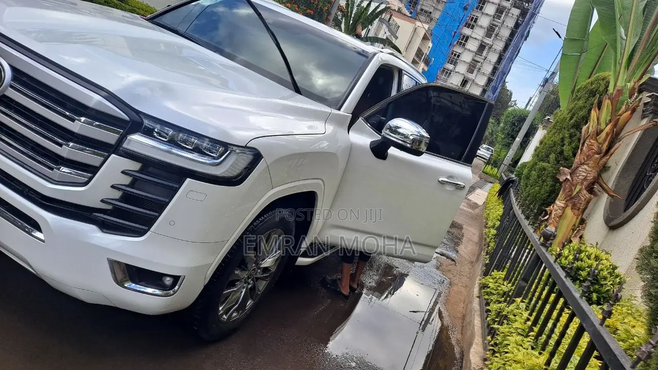 Toyota Land Cruiser 2022 White