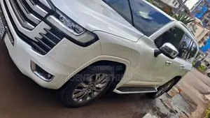 Toyota Land Cruiser 2022 White