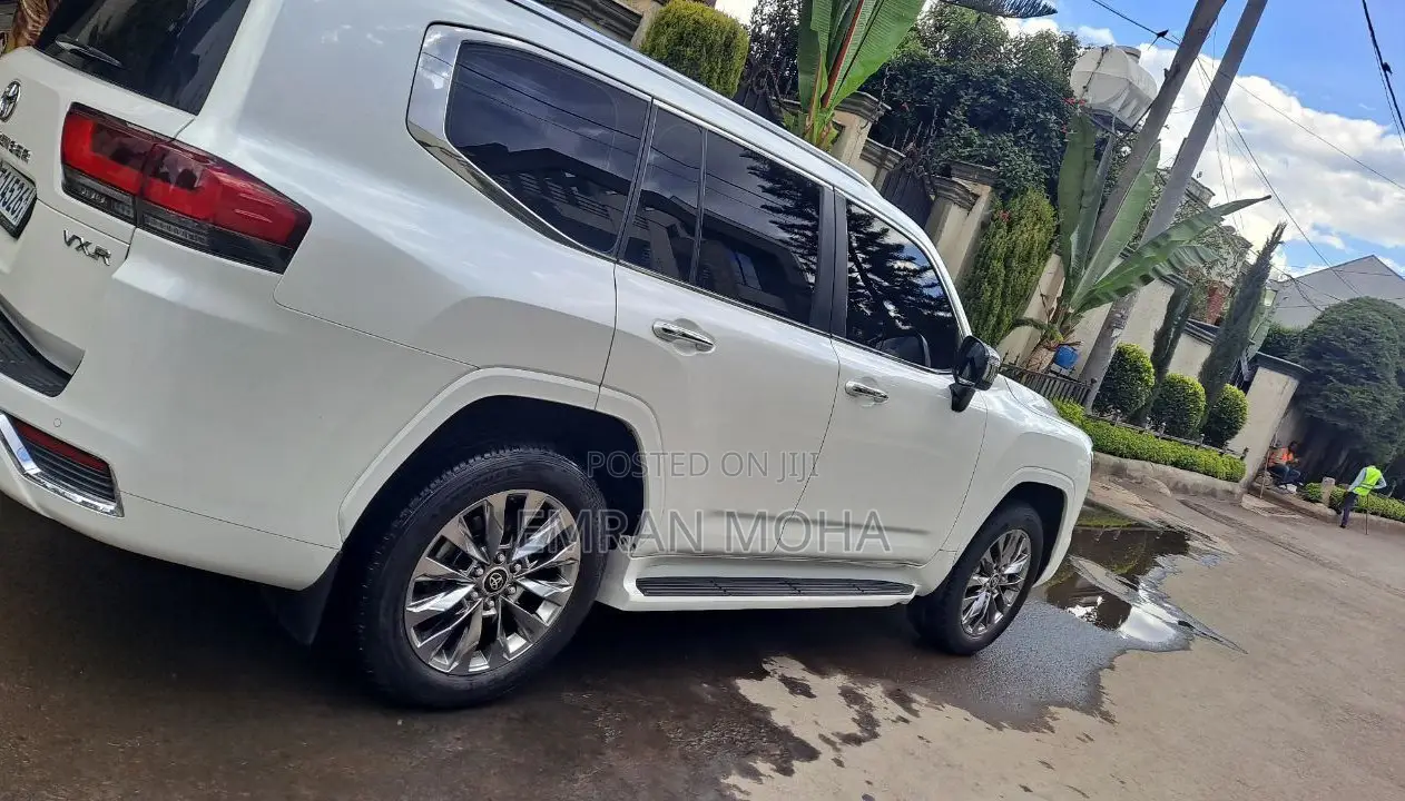Toyota Land Cruiser 2022 White