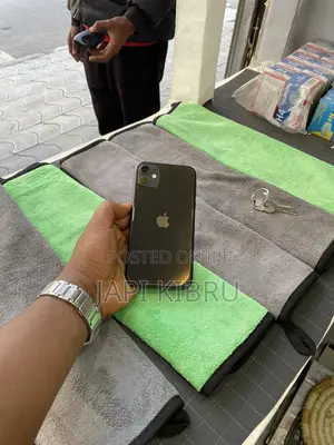 Photo - New Apple iPhone 11 128 GB Black