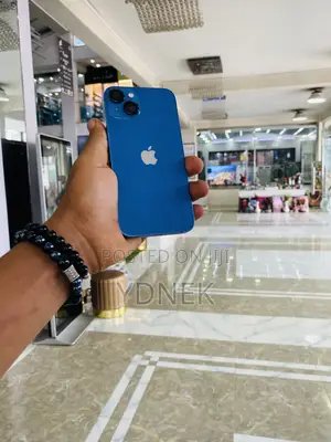 Photo - New Apple iPhone 13 128 GB Blue