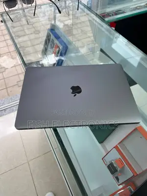 Laptop Apple MacBook Pro 2022 M2 8GB Apple M2 SSD 256GB
