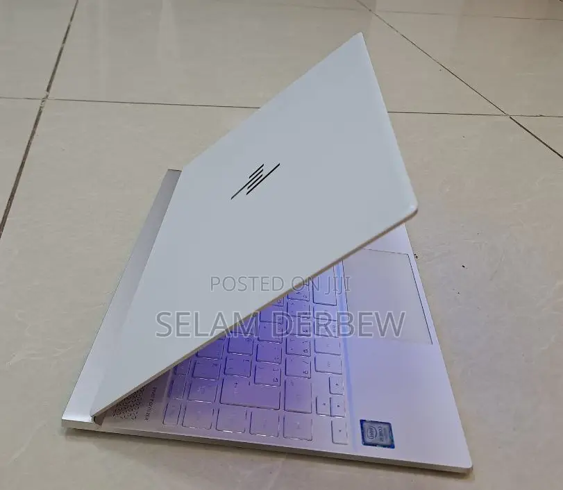 New Laptop HP Spectre 8GB Intel Core I5 SSD 512GB