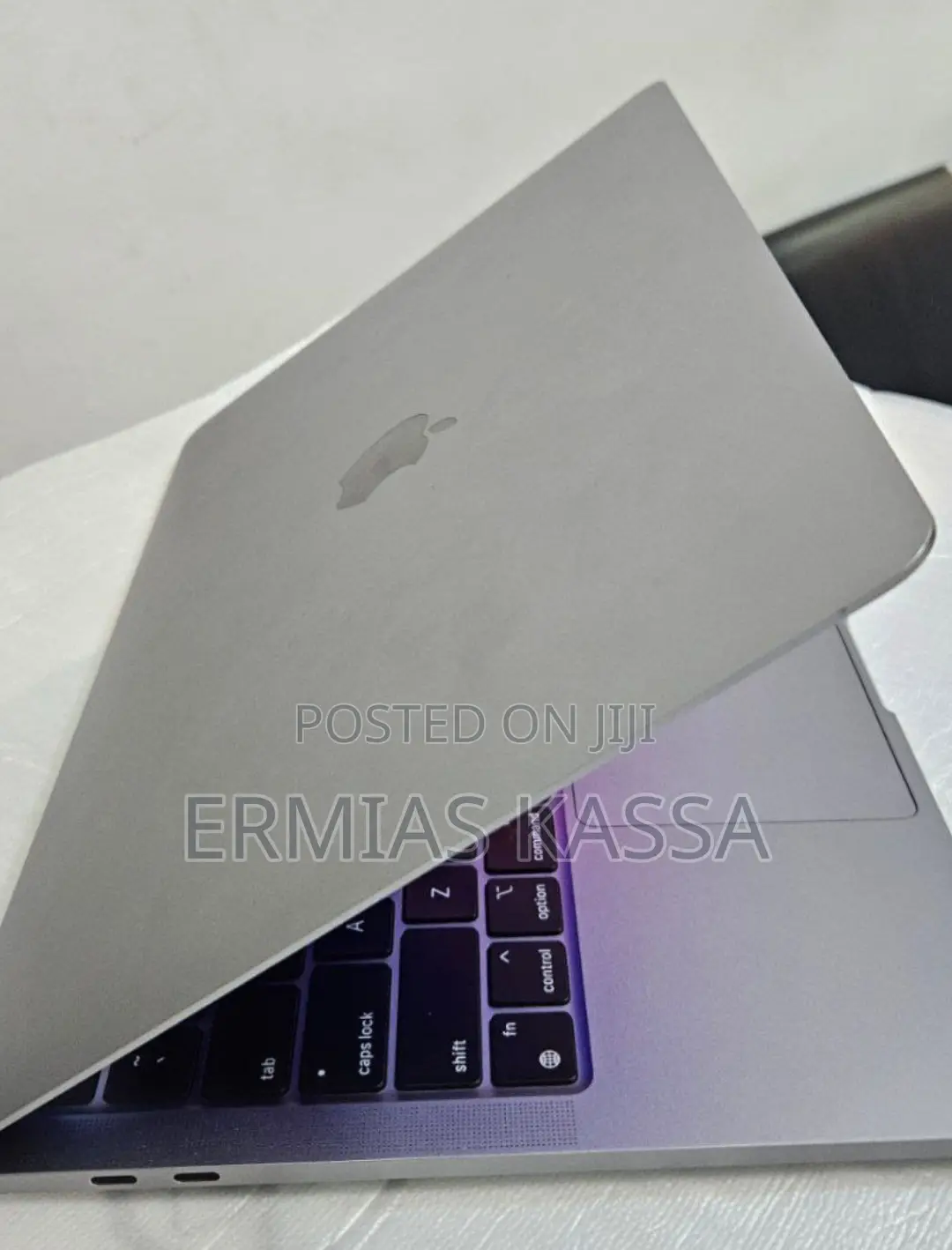 New Laptop Apple MacBook Pro 2020 M1 8GB Apple M1 SSD 512GB