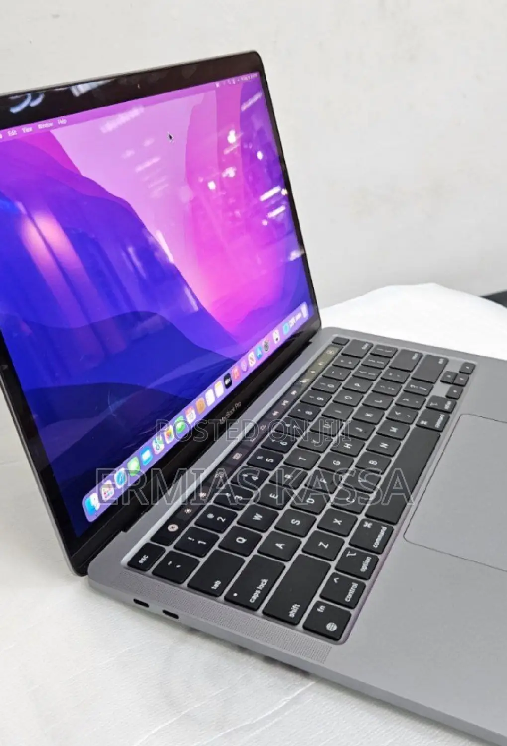 New Laptop Apple MacBook Pro 2020 M1 8GB Apple M1 SSD 512GB