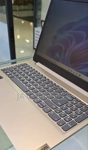 New Laptop Lenovo Ideapad 3 8GB Intel Core I3 SSD 512GB