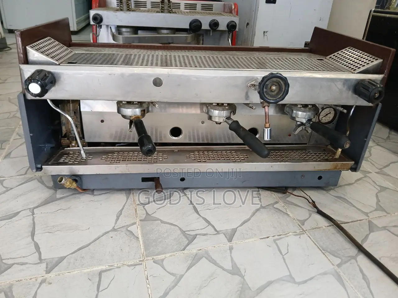 የሚሸጥ የሻይ ማሽን
FAEMA Automatic Bale 3 Mechemekiya