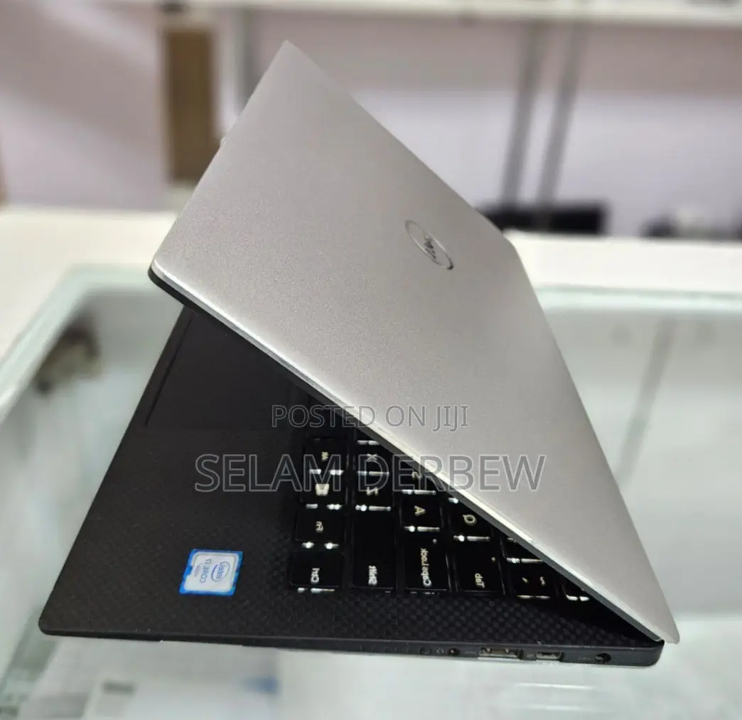 New Laptop Dell XPS 13 8GB Intel Core I7 SSD 512GB