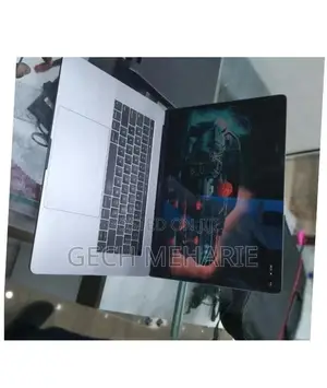 New Laptop Apple MacBook Pro 2017 16GB Intel Core i7 SSD 512GB