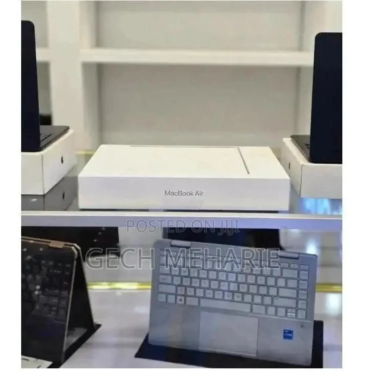 New Laptop Apple MacBook Air 2022 M2 16GB Apple M2 SSD 1T