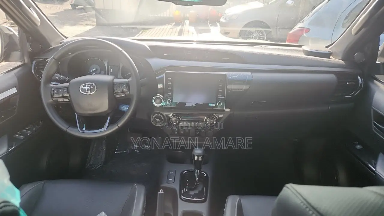 New Toyota Hilux 2023 Green