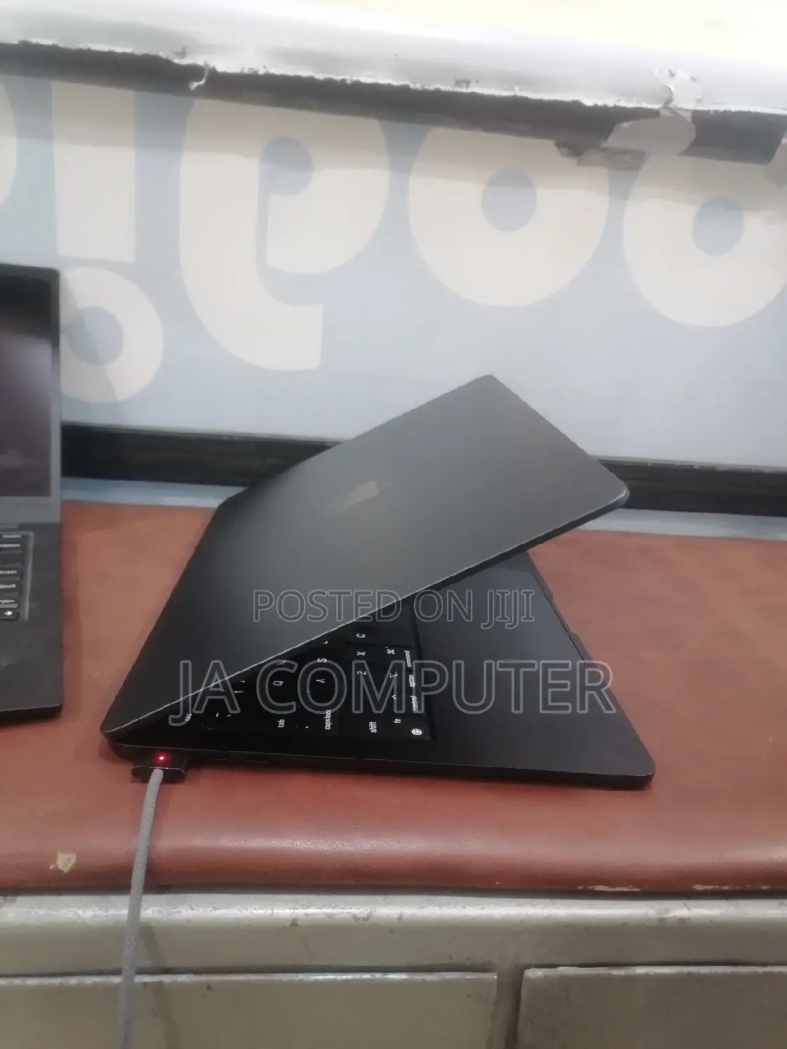 New Laptop Apple MacBook Air 2022 M2 8GB Apple M2 SSD 256GB