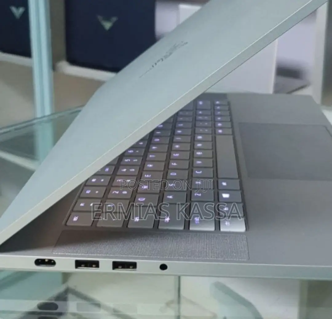 New Laptop Razer Blade Advanced 16GB Intel Core I7 SSD 512GB