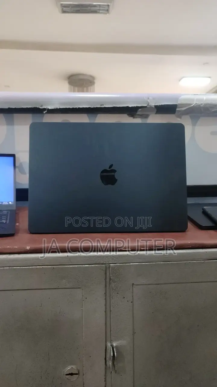 New Laptop Apple MacBook Air 2023 M2 8GB Apple M2 SSD 256GB