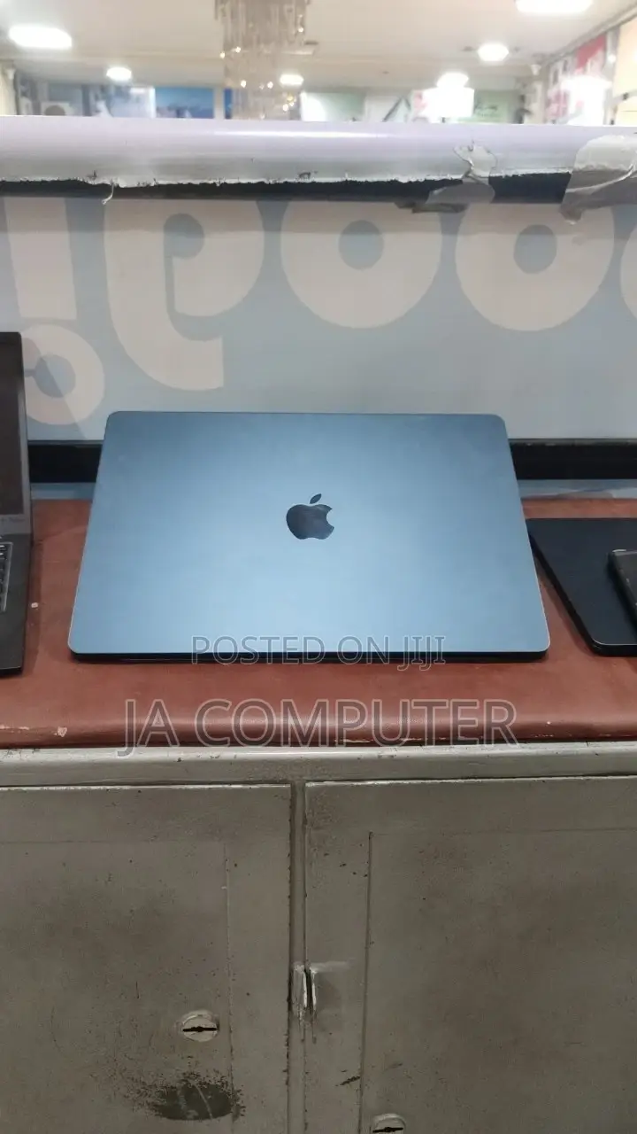 New Laptop Apple MacBook Air 2023 M2 8GB Apple M2 SSD 256GB