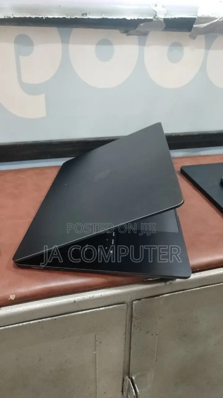 New Laptop Apple MacBook Air 2023 M2 8GB Apple M2 SSD 256GB