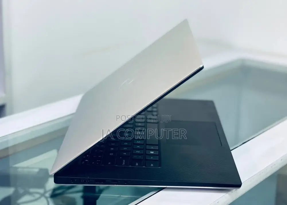 New Laptop Dell Precision 5540 32GB Intel Core I7 SSD 512GB