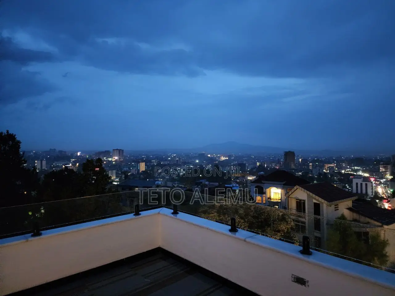 12bdrm House in የሚሸጥ ቤት መገናኛ ቶፕ ቪው, Yeka for sale