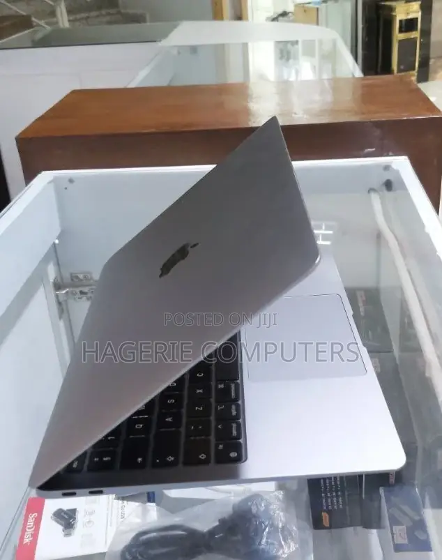 New Laptop Apple MacBook Air 2020 M1 8GB Apple M1 SSD 256GB