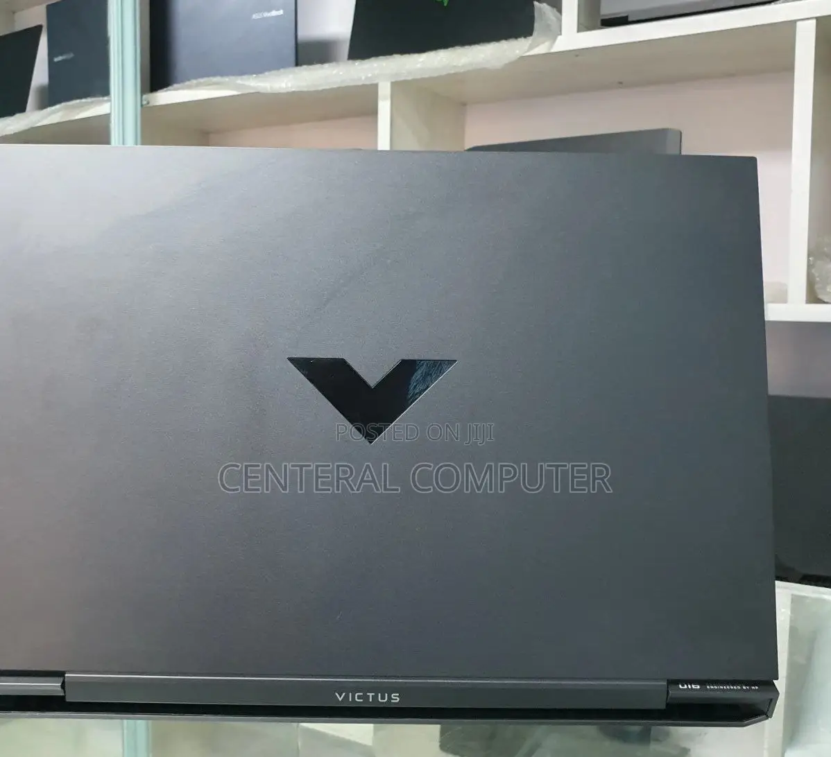 New Laptop HP 14-Dq1025cl 16GB Intel Core I7 SSD 512GB