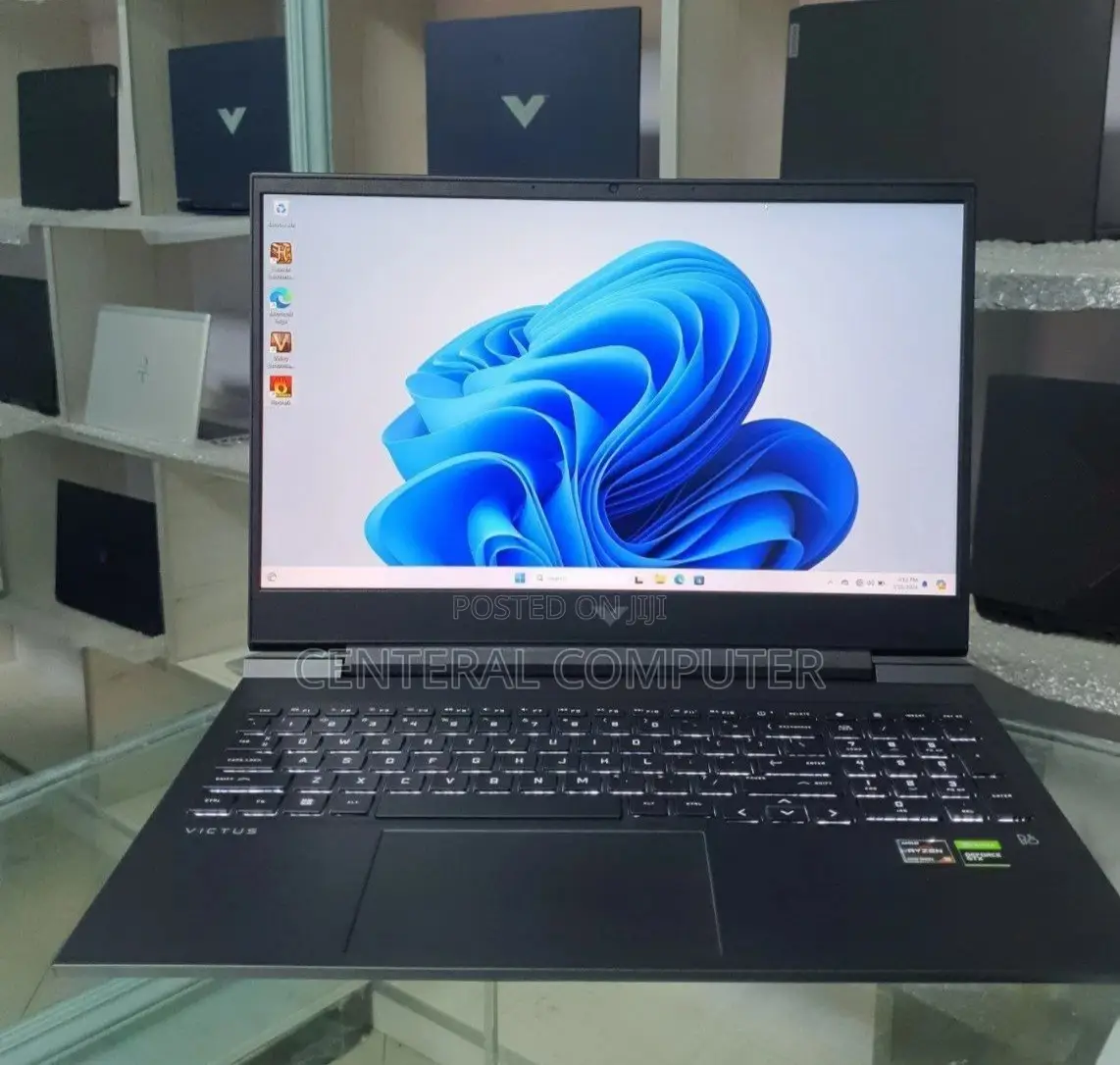 New Laptop HP 14-Dq1025cl 16GB Intel Core I7 SSD 512GB