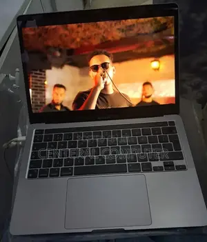 New Apple MacBook Pro 2020 M1 8GB Apple M1 Pro SSHD (Hybrid) 256GB