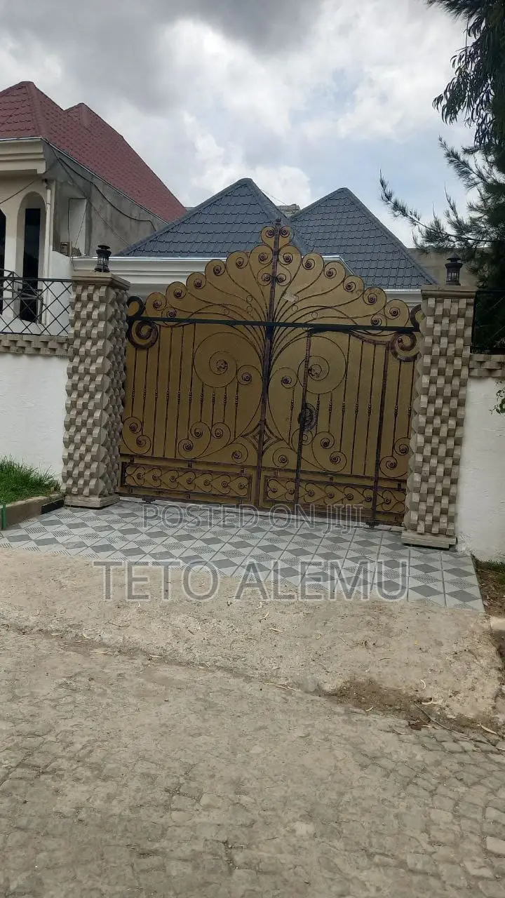 3bdrm Villa in የሚሸጥ ቪላ ይርር ጃክሮስ, Bole for sale